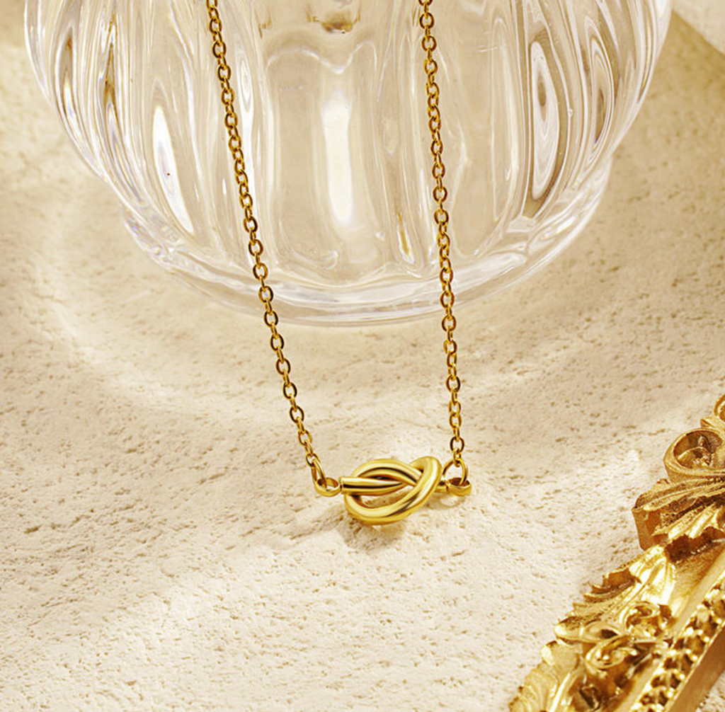Amora Heart-Shaped Waterproof Collarbone Necklace