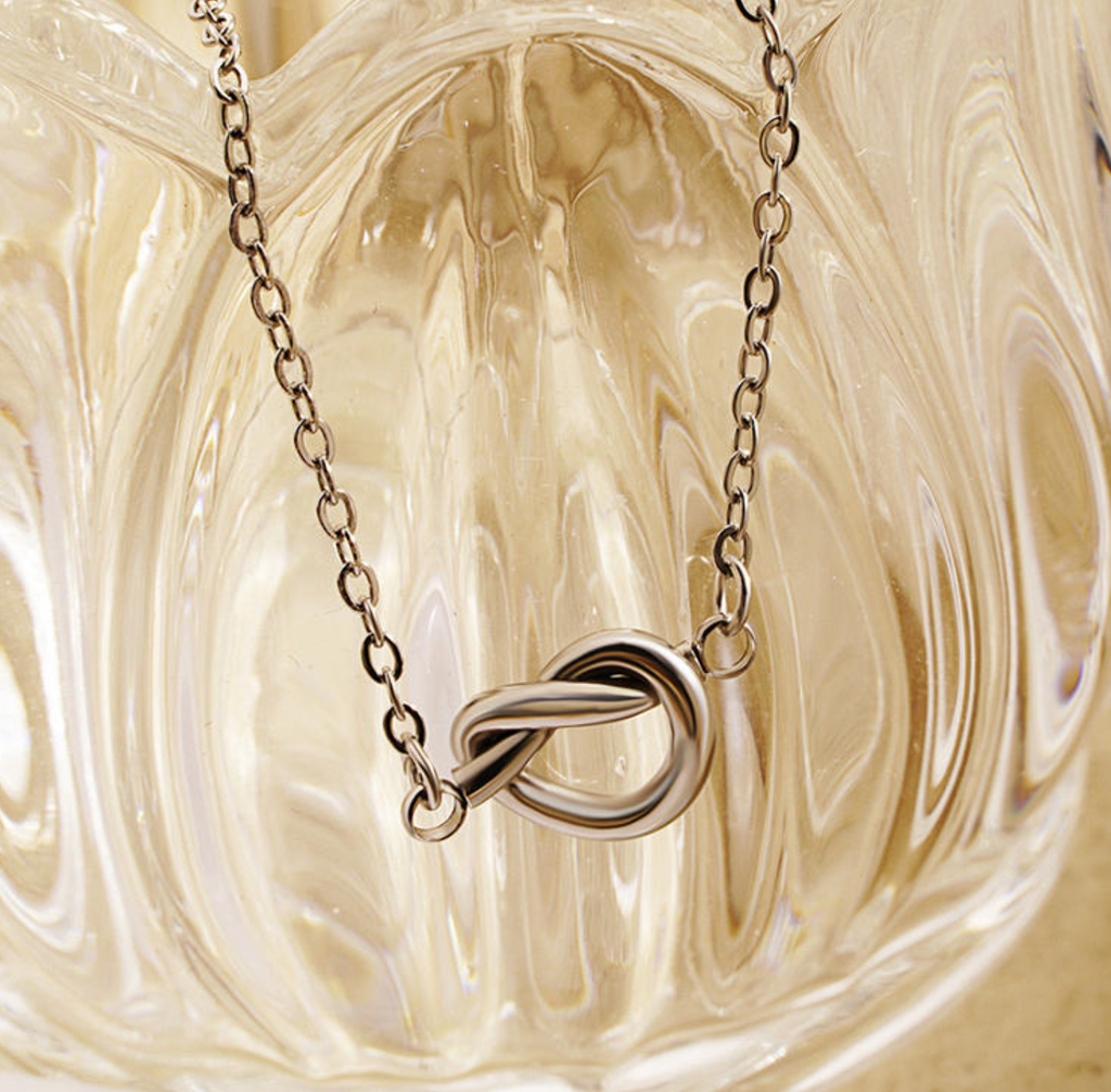 Amora Heart-Shaped Waterproof Collarbone Necklace
