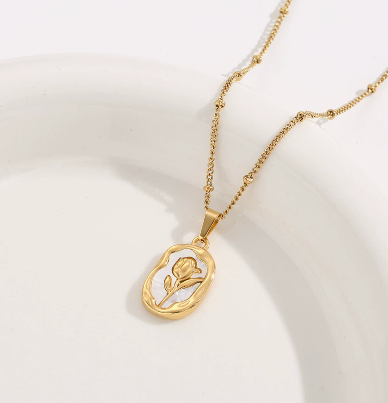 Velaire Minimalist Retro-Inspired Statement Necklace
