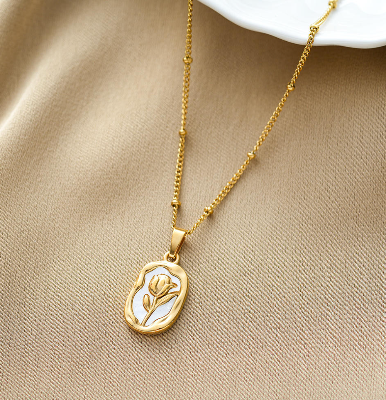 Velaire Minimalist Retro-Inspired Statement Necklace